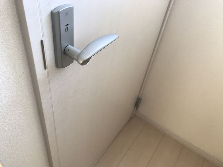 二階トイレドア