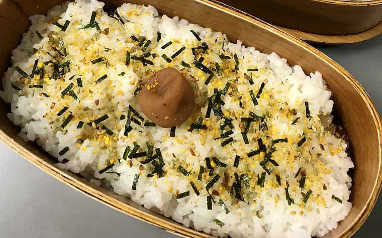 曲げわっぱに詰めたご飯