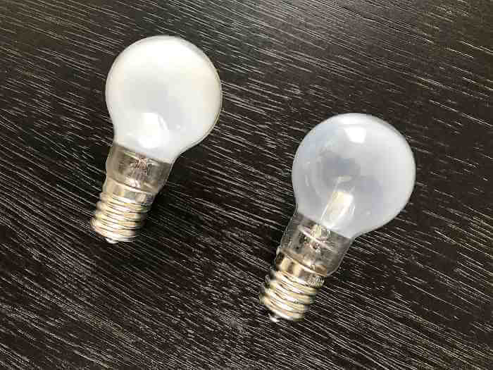 TOSHIBA製とDAISO製クリプトン球比較