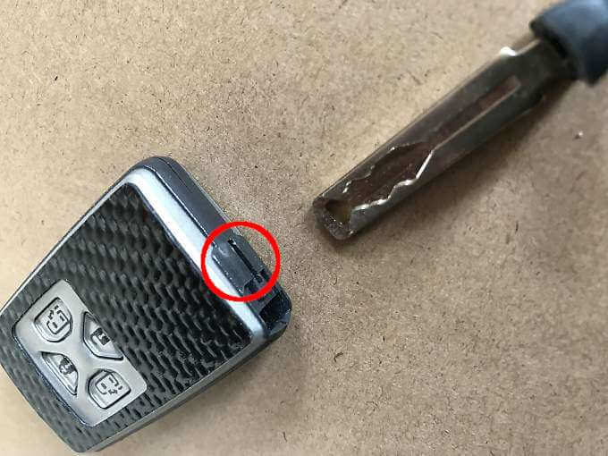 ノアのスマートキー分解手順4