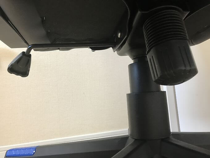 GT002座面裏ロッキング調整