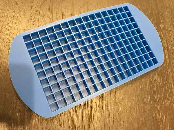 ゴム製の製氷皿10mm角