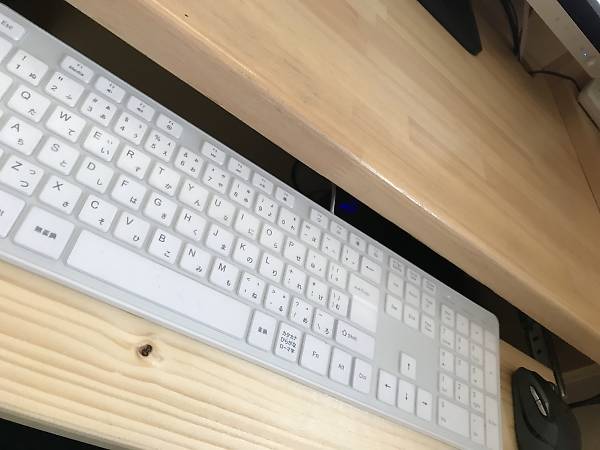 DIYで制作したキーボードトレー