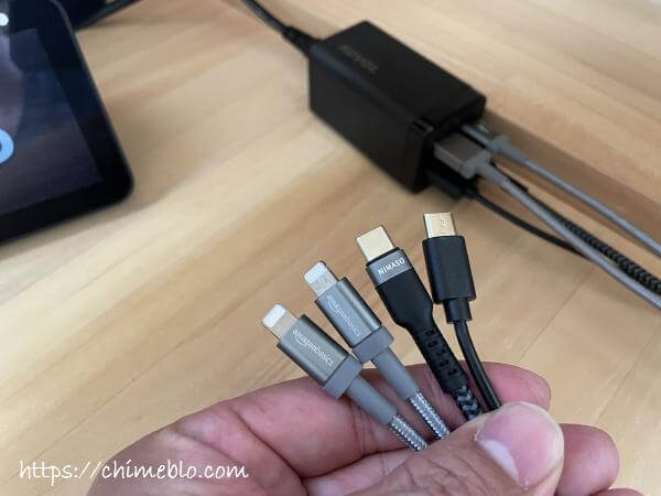 4種類のケーブルを差したKOVOL 65W USB-C