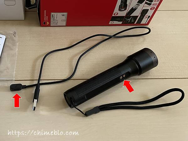 P7Rcoreの充電端子と位置